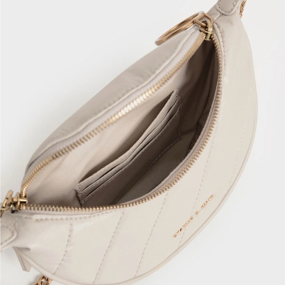 ✨Host pick✨Charles & Keith Cream Crossbody Bag with Gold Chain - Picture 6 of 8